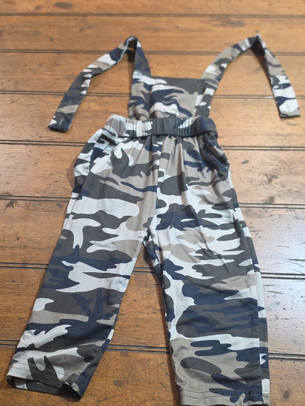 SHEIN Kids Camo One-Piece Overalls - Gray, Black, White